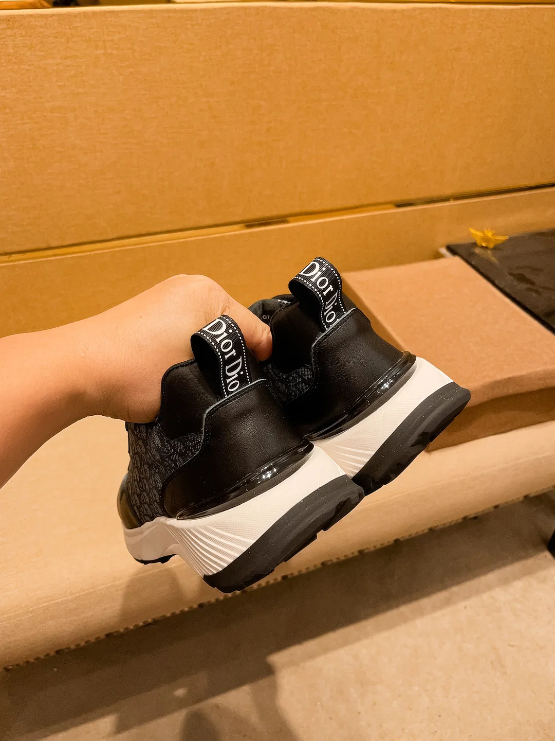 Men's shoes💰 460💰🔥[Dior]🔥Men's high-end brand of shoes official website 1:1 latest masterpiece: the upper is made of Italian imported first-layer cowhide with a comfortable and breathable lining➕original non-slip and wear-resistant outsole🔥, making walking more convenient and comfortable! An exclusive new model, a stunning work, a beautiful 1:1 replica [color] compared to the official quality! Create a fashionable personality to set off your uniqueness! A must-have for trendy men! Classic🔥Size: 38-44 Color: 🔥 2⃣️colors available🔥